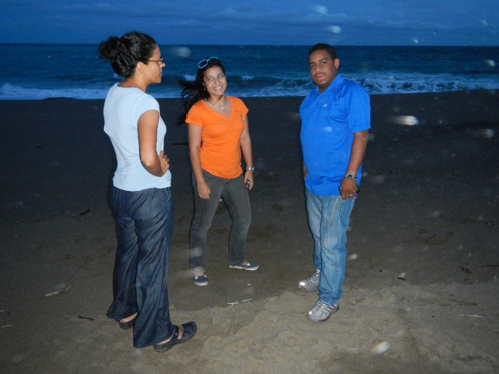 Playa Los Destiladeros en Azuero con Margaret, María Alejandra y Daniel